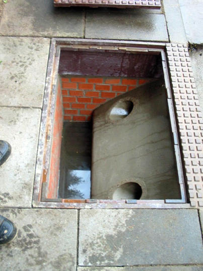 Sonderbauwerk eines Bordsteinstraßeneinlaufes