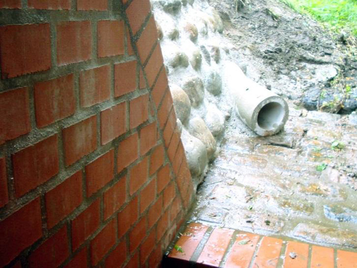 Einlaufbauwerk am Grabenende mit seitlichem Zulauf
