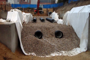 Kunststoffrohre DN700 als Regenwasserspeicher unter einer Wohnanlage in HH-Eppendorf