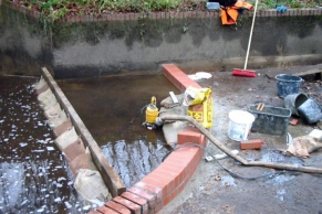 Offene Wasserhaltung an einem Speicherbecken